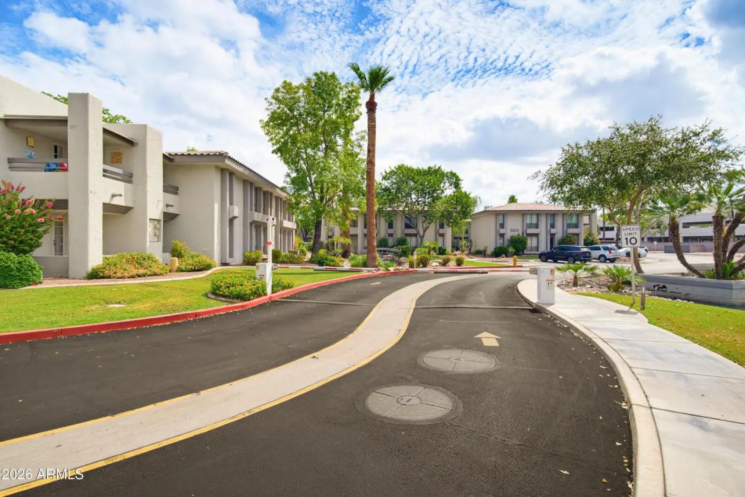 Real Estate Picture 30