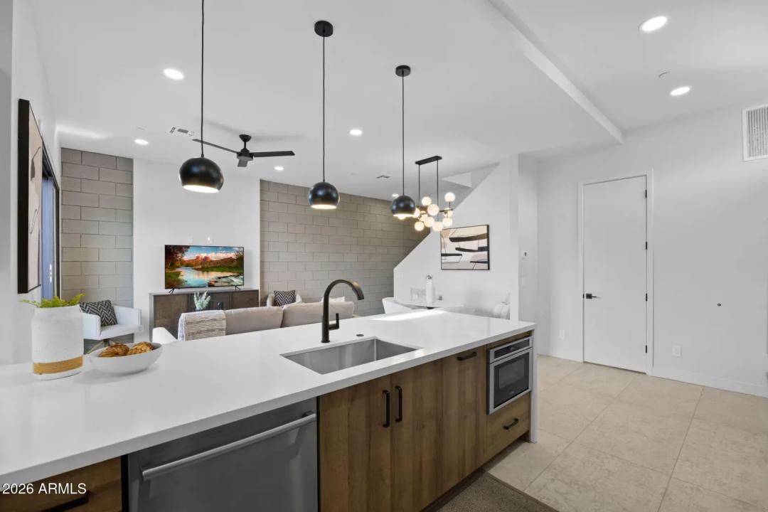 Real Estate Picture 7