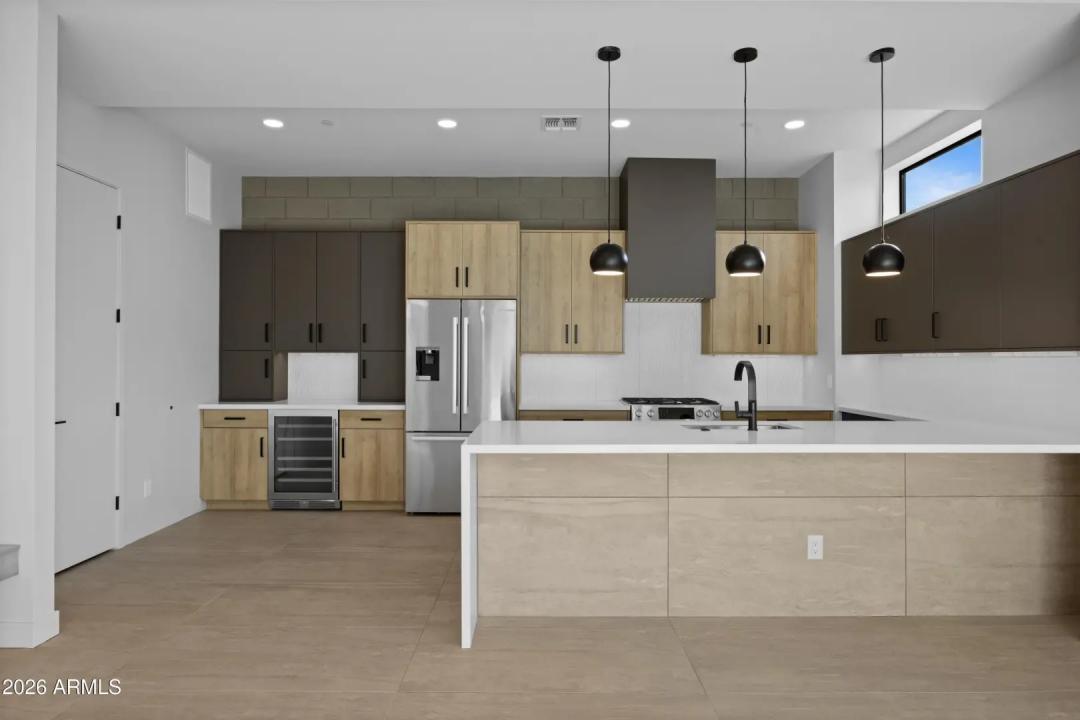 Real Estate Picture 9
