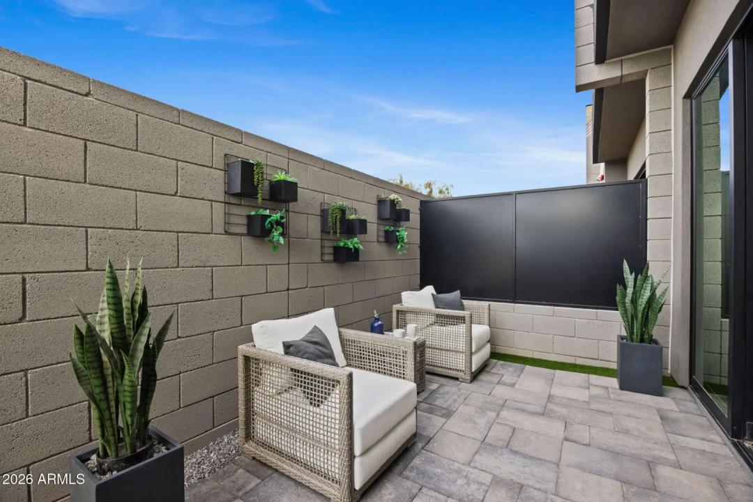 Real Estate Picture 12