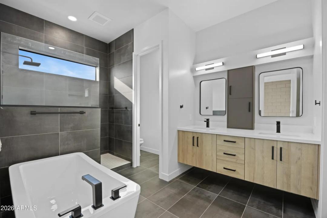 Real Estate Picture 15