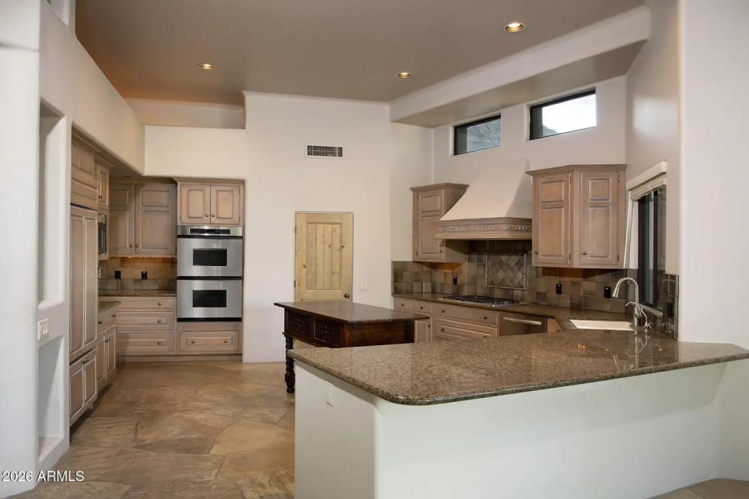 Real Estate Picture 6