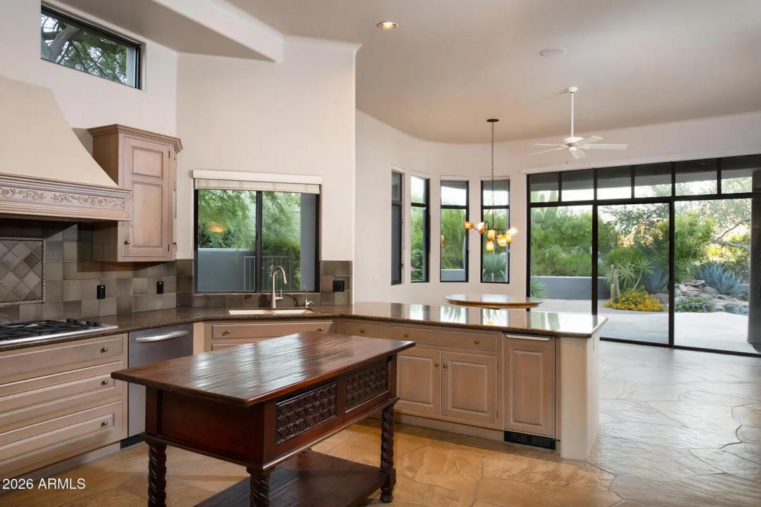 Real Estate Picture 8