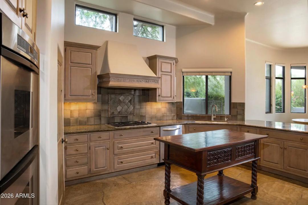 Real Estate Picture 7
