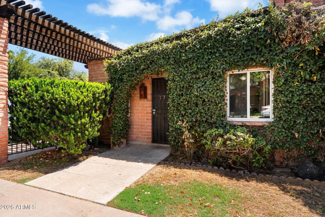 Real Estate Picture 5