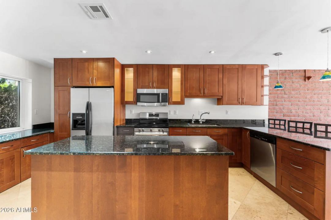 Real Estate Picture 15