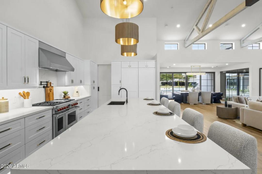 Real Estate Picture 9