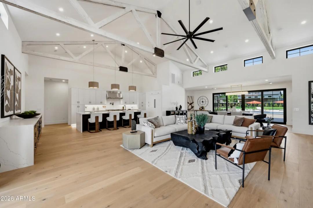Real Estate Picture 7