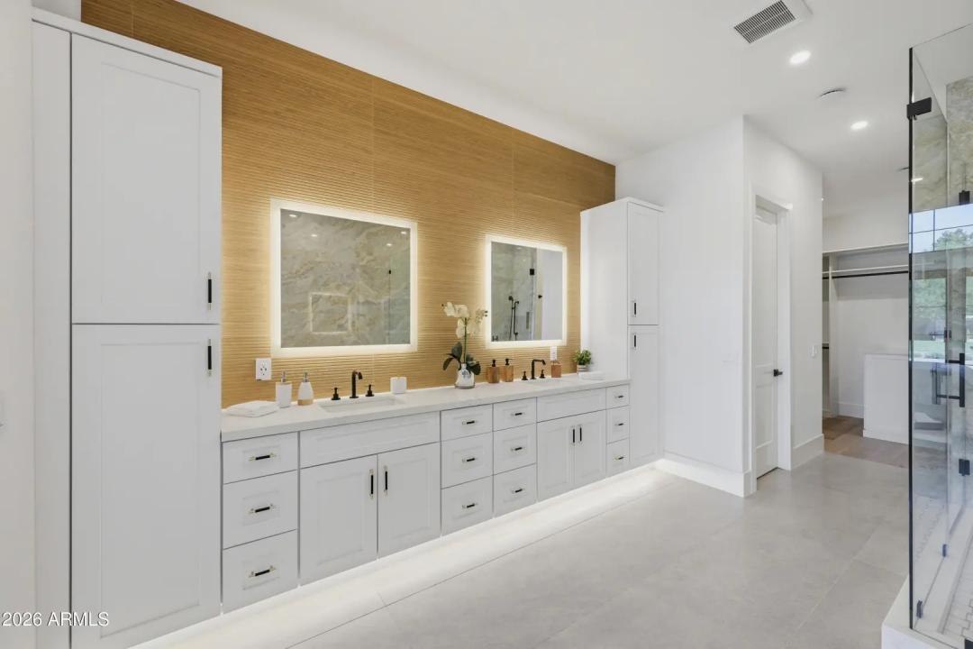 Real Estate Picture 17