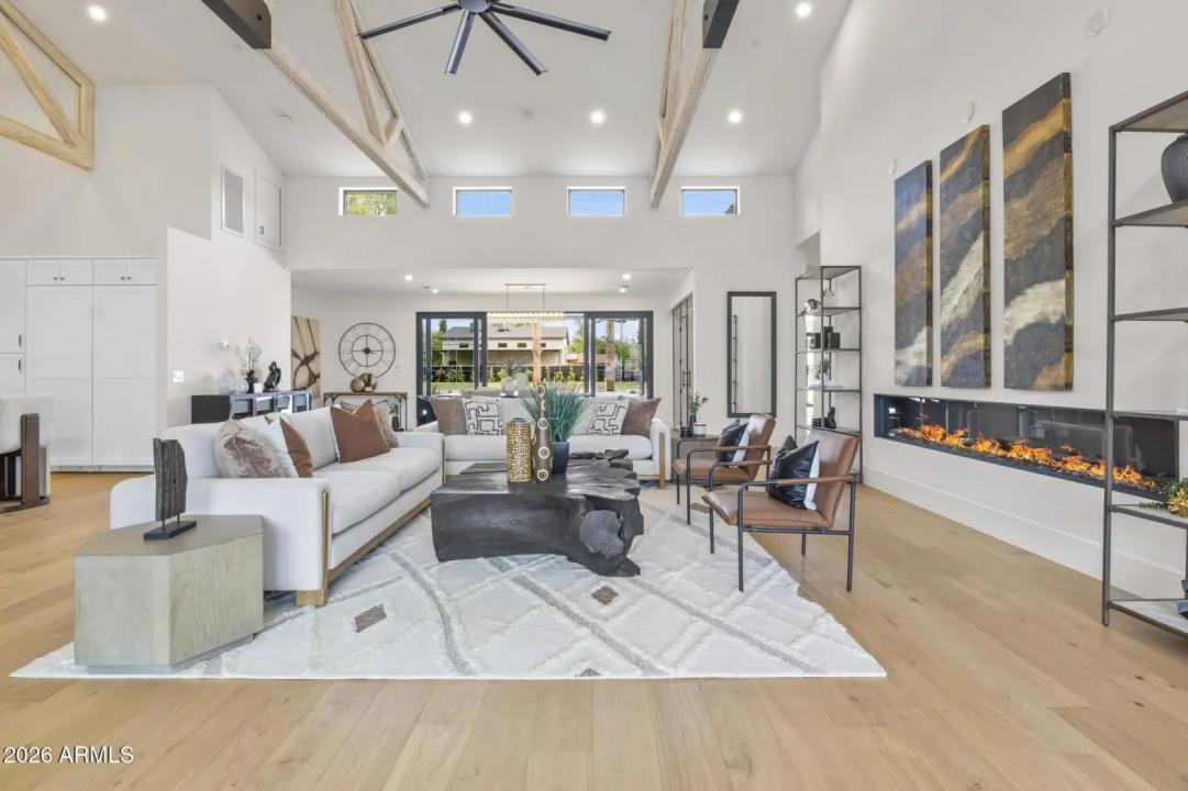 Real Estate Picture 8