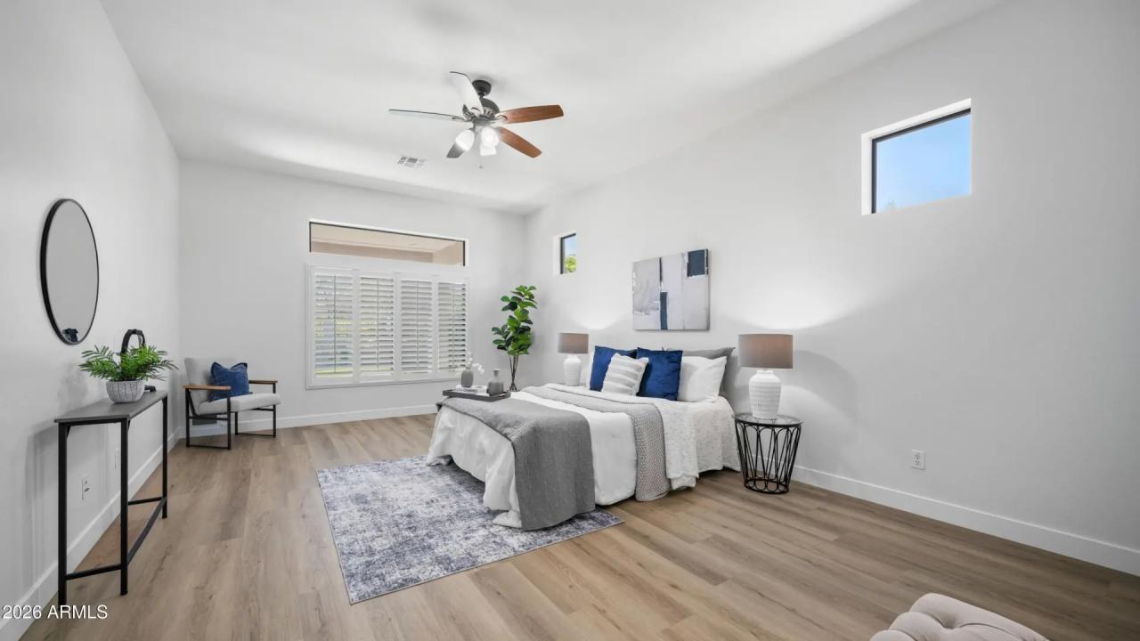 Real Estate Picture 14