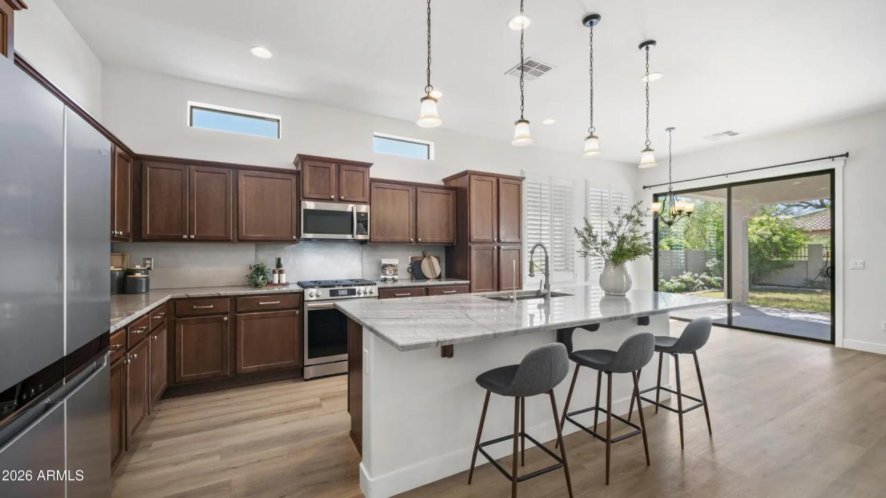 Real Estate Picture 12