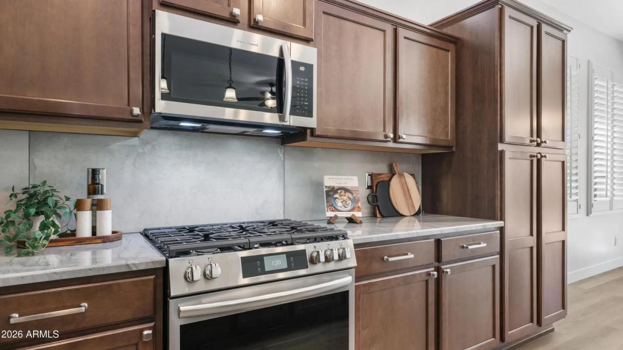 Real Estate Picture 11