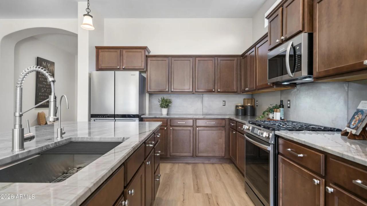 Real Estate Picture 8