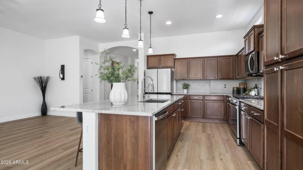 Real Estate Picture 7