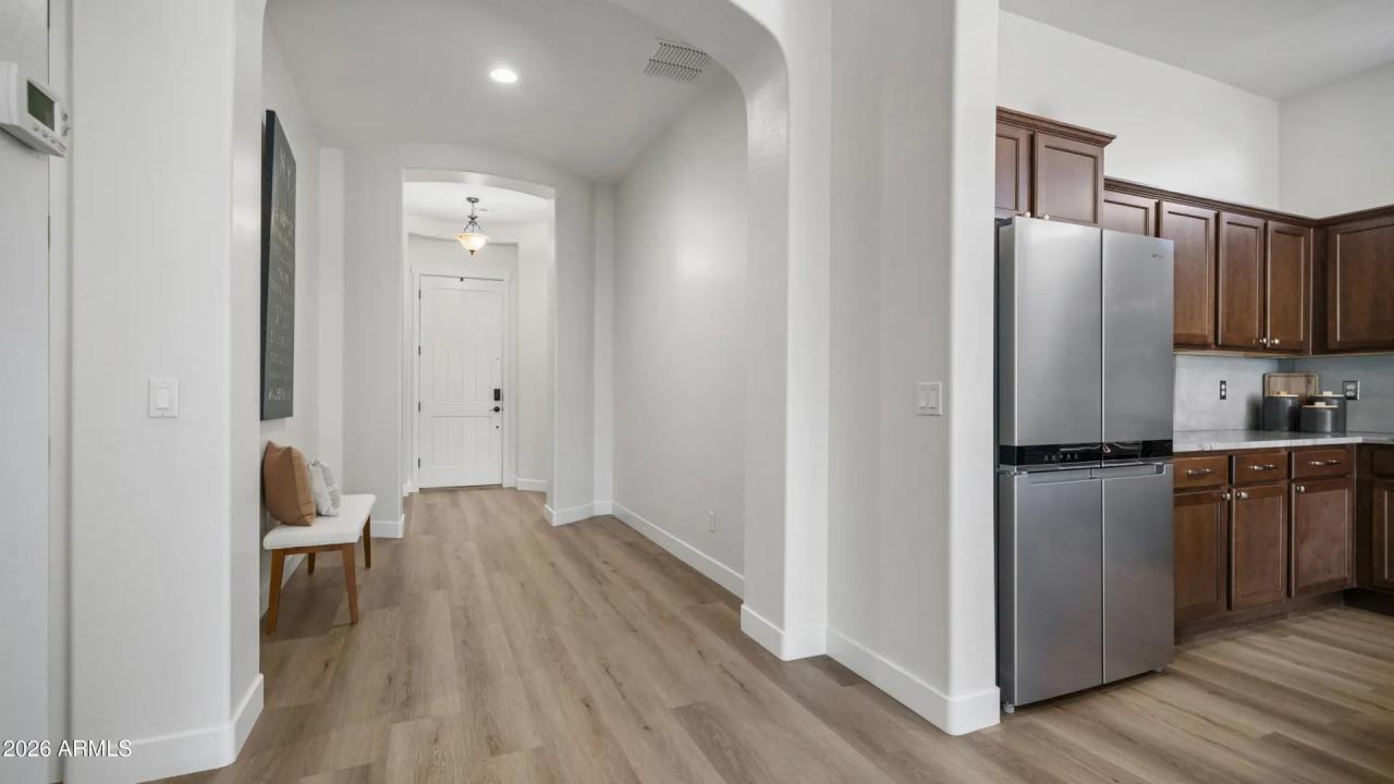 Real Estate Picture 4