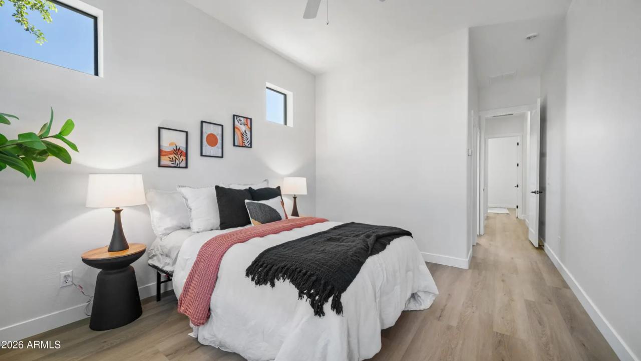 Real Estate Picture 24