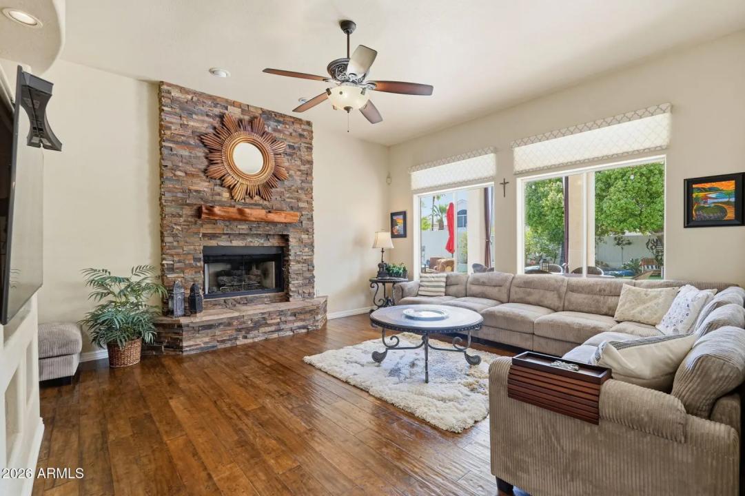 Real Estate Picture 12