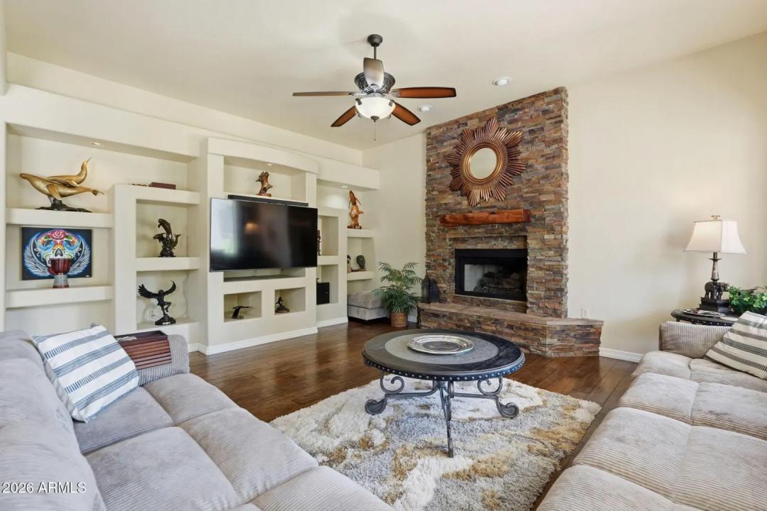 Real Estate Picture 13
