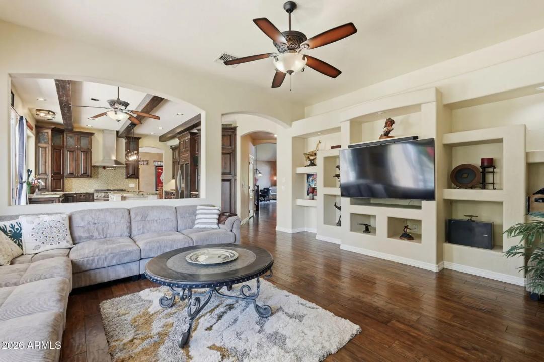 Real Estate Picture 14