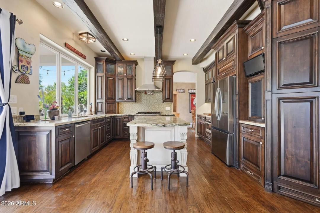 Real Estate Picture 16
