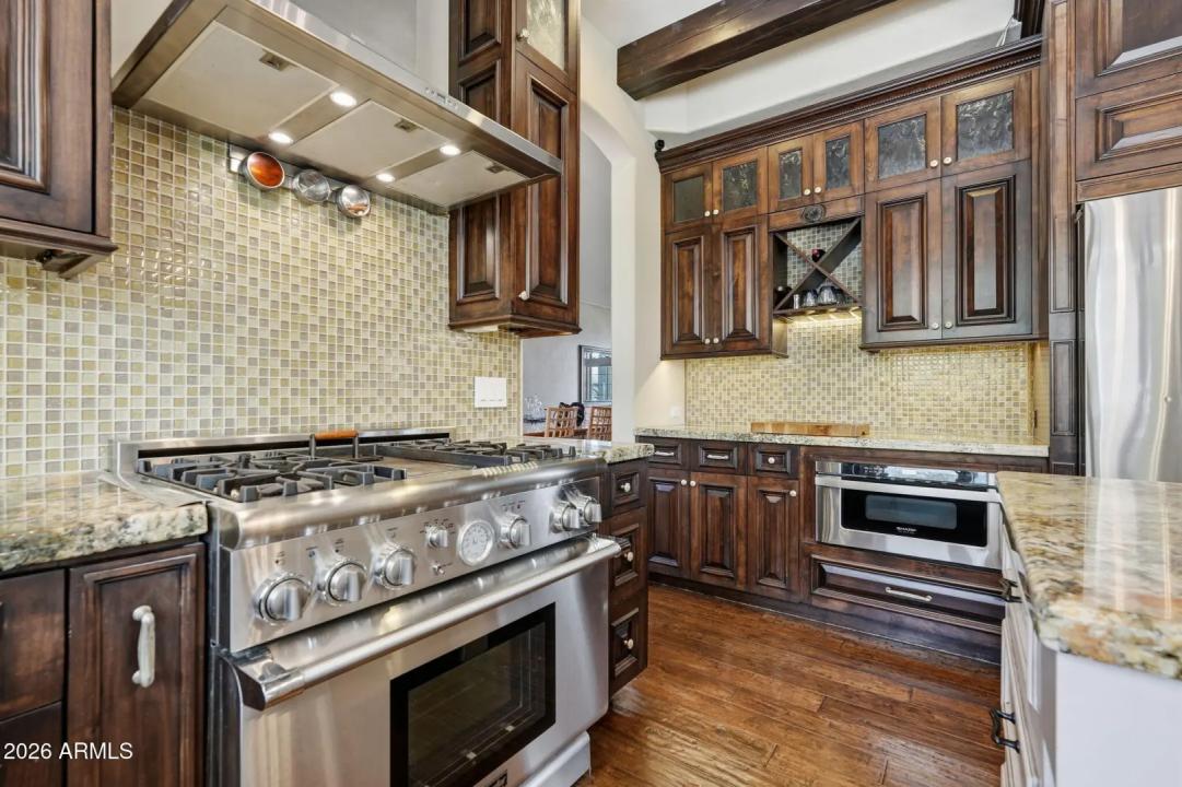 Real Estate Picture 17