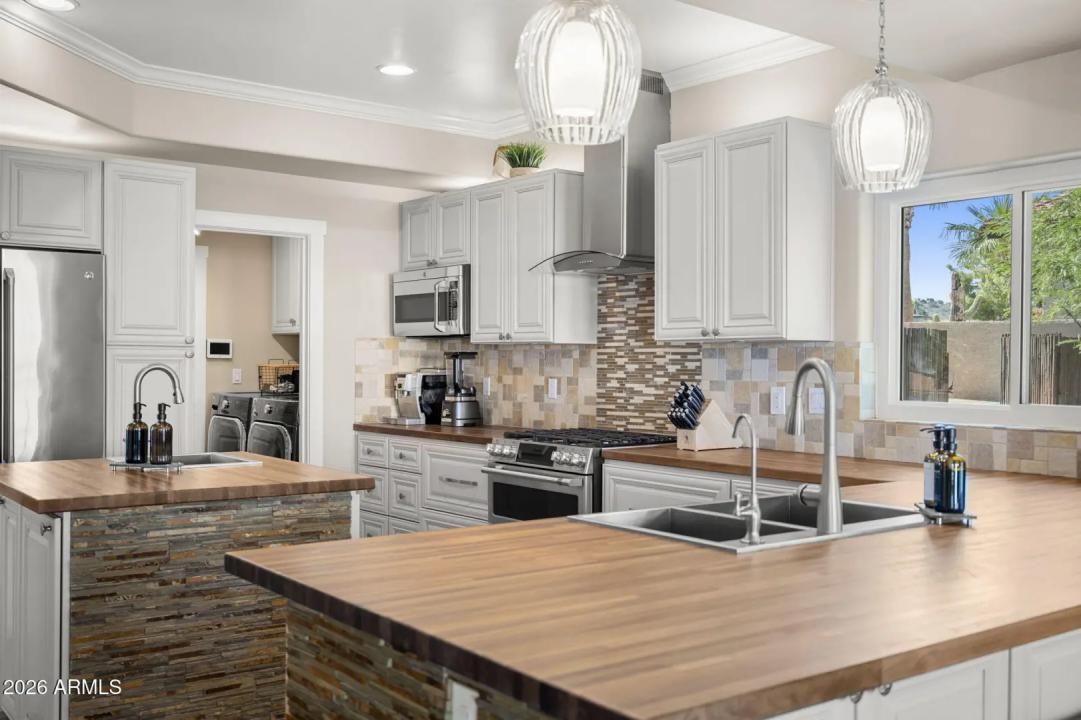 Real Estate Picture 3