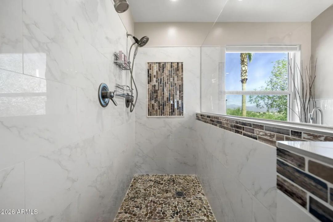 Real Estate Picture 16