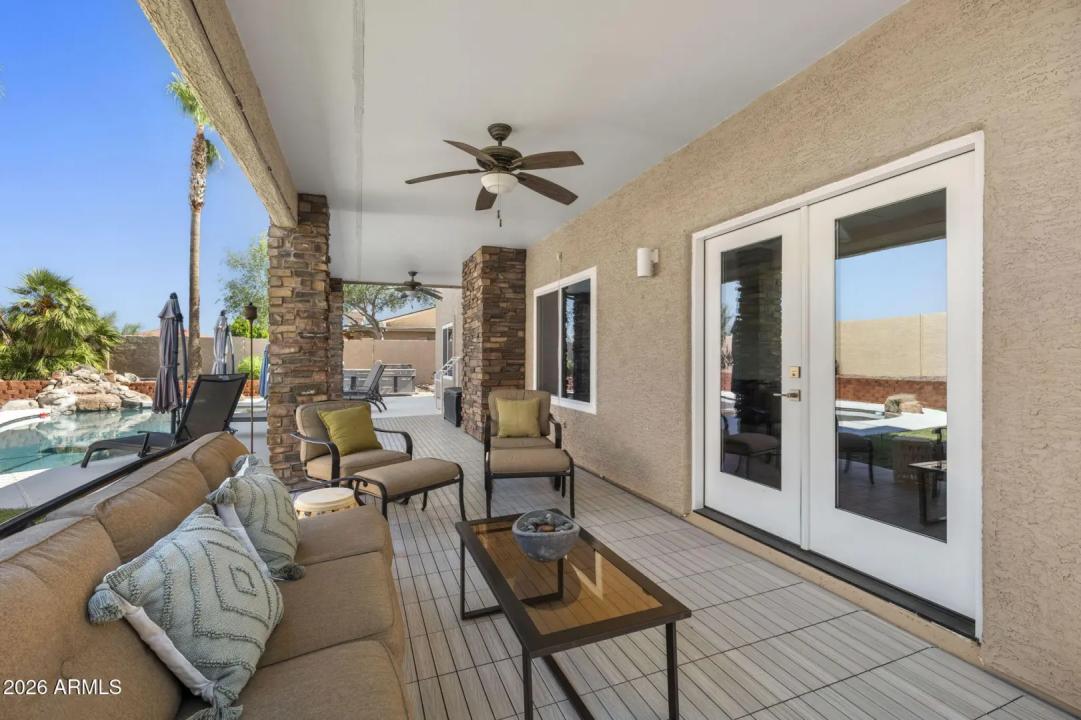 Real Estate Picture 11