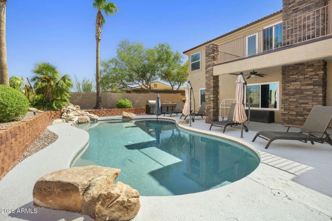 Real Estate Picture 12