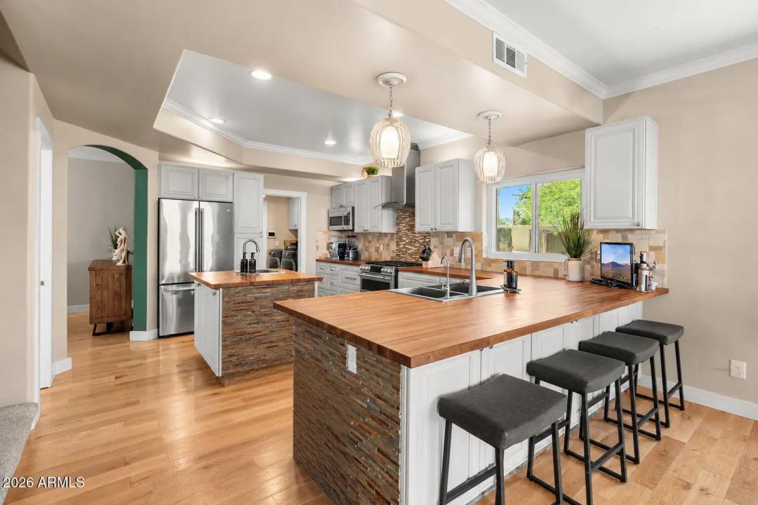 Real Estate Picture 6