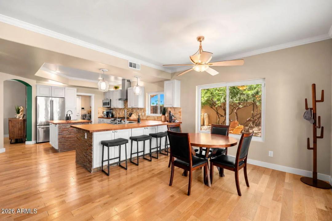 Real Estate Picture 7