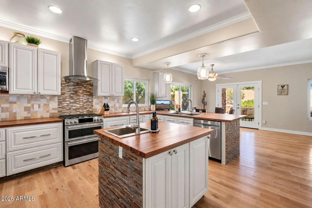 Real Estate Picture 5