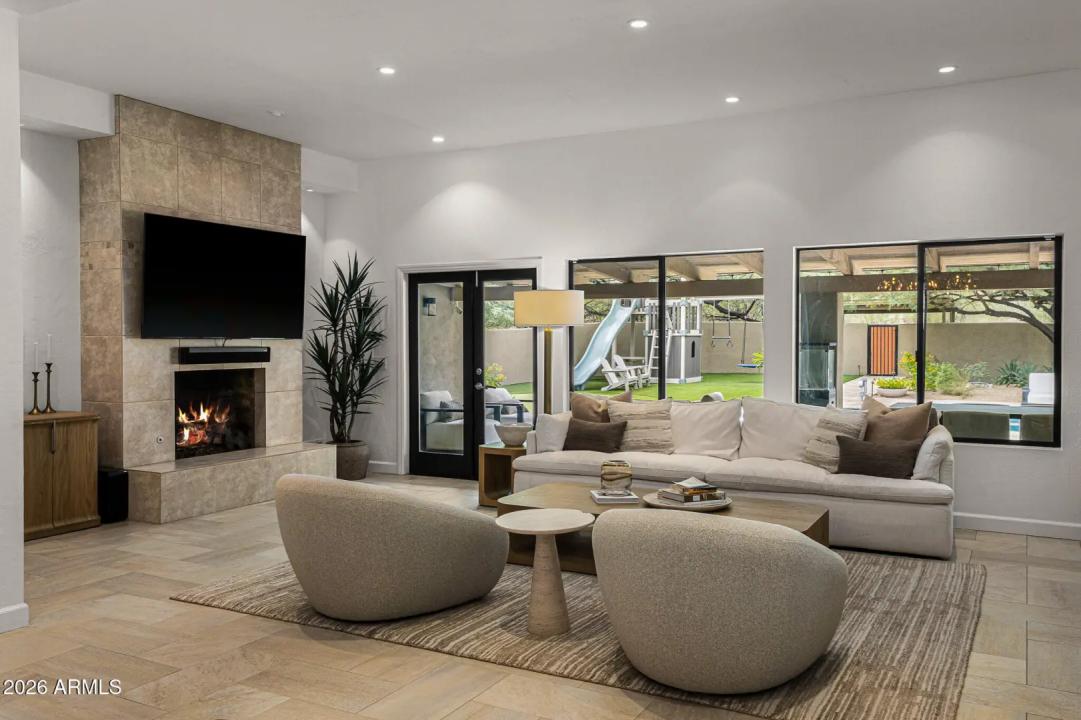 Real Estate Picture 9