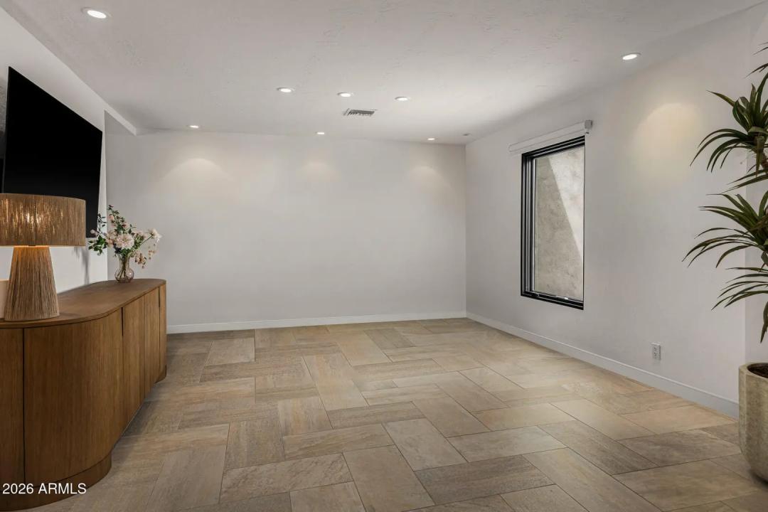 Real Estate Picture 11