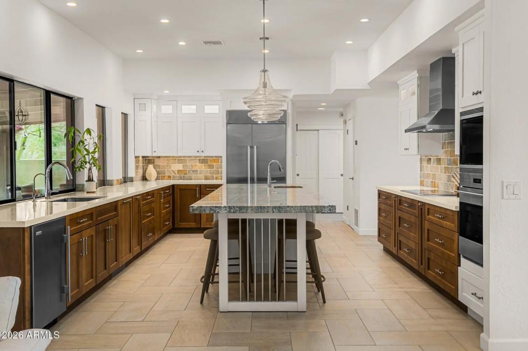Real Estate Picture 5