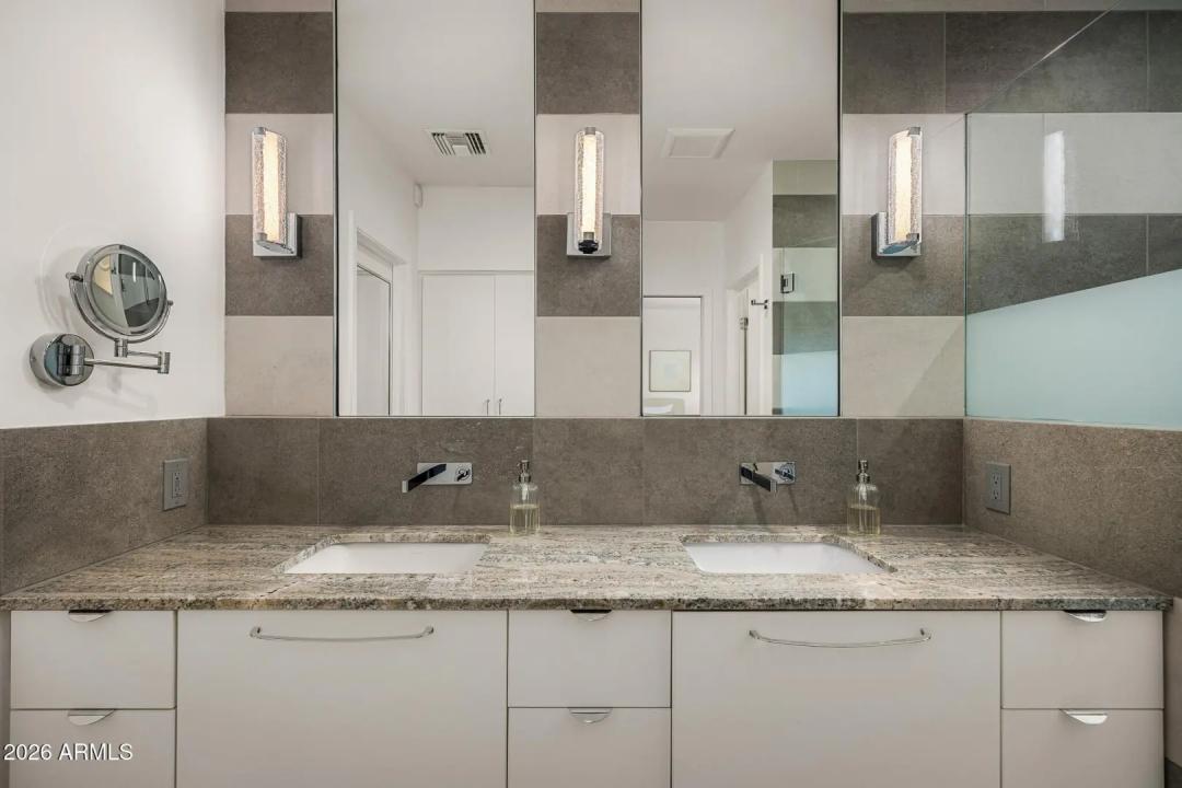 Real Estate Picture 14