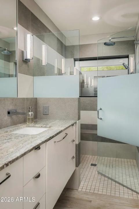 Real Estate Picture 15