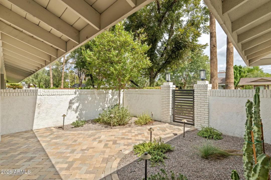 Real Estate Picture 5