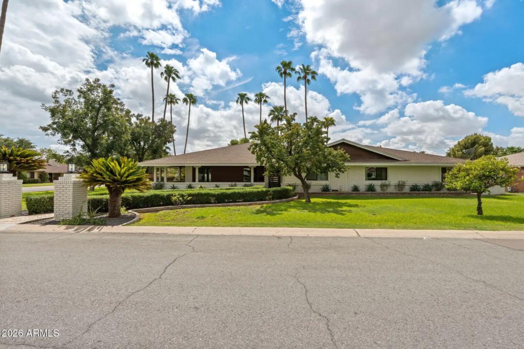 Real Estate Picture 3