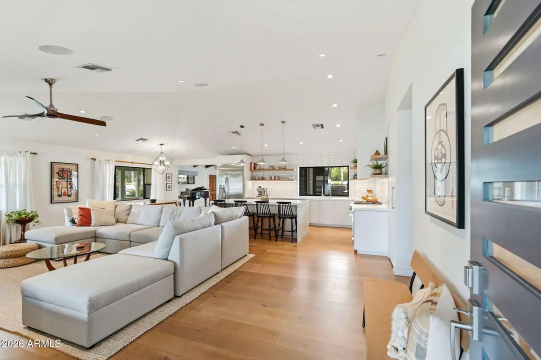 Real Estate Picture 7