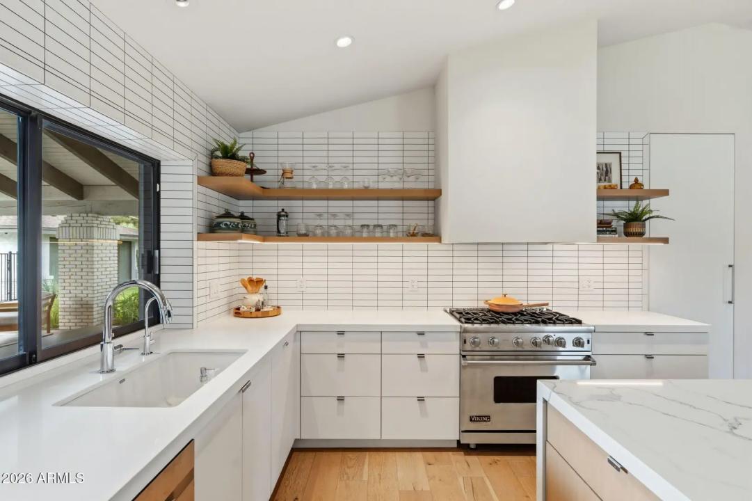 Real Estate Picture 9