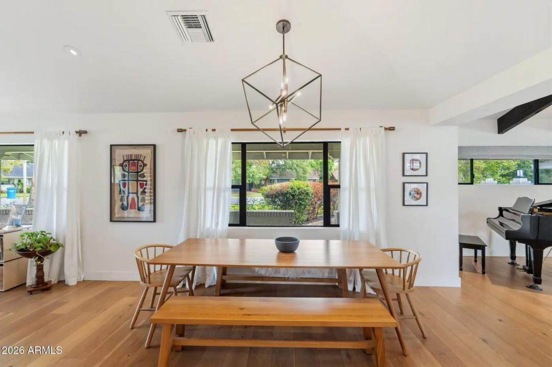 Real Estate Picture 11