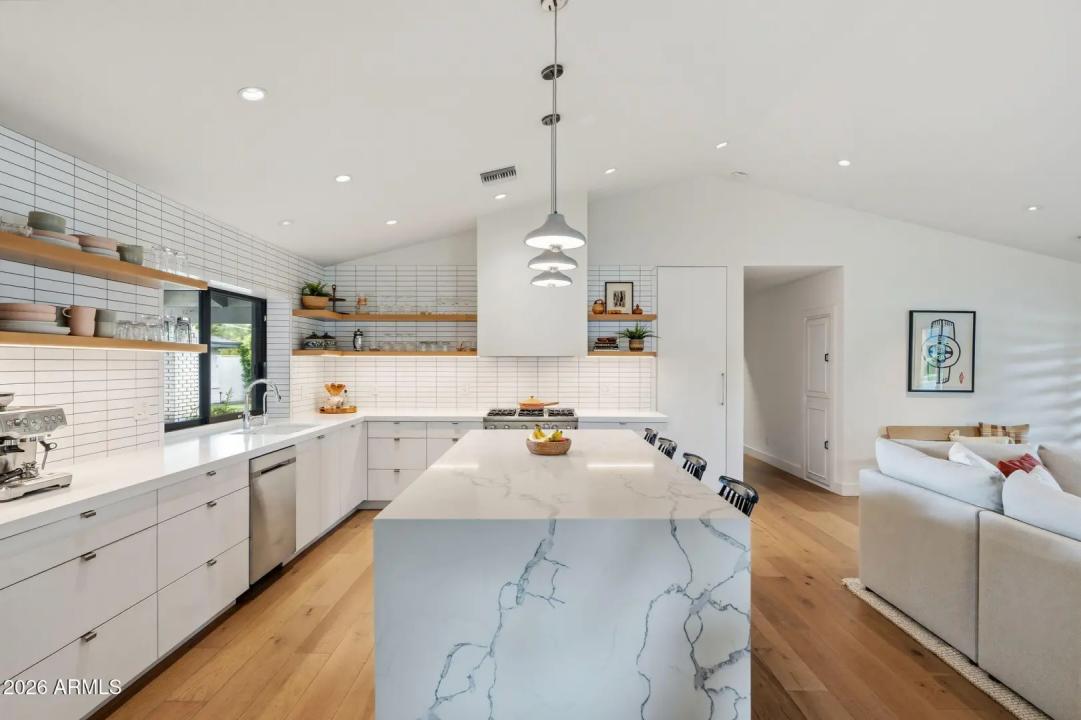 Real Estate Picture 12