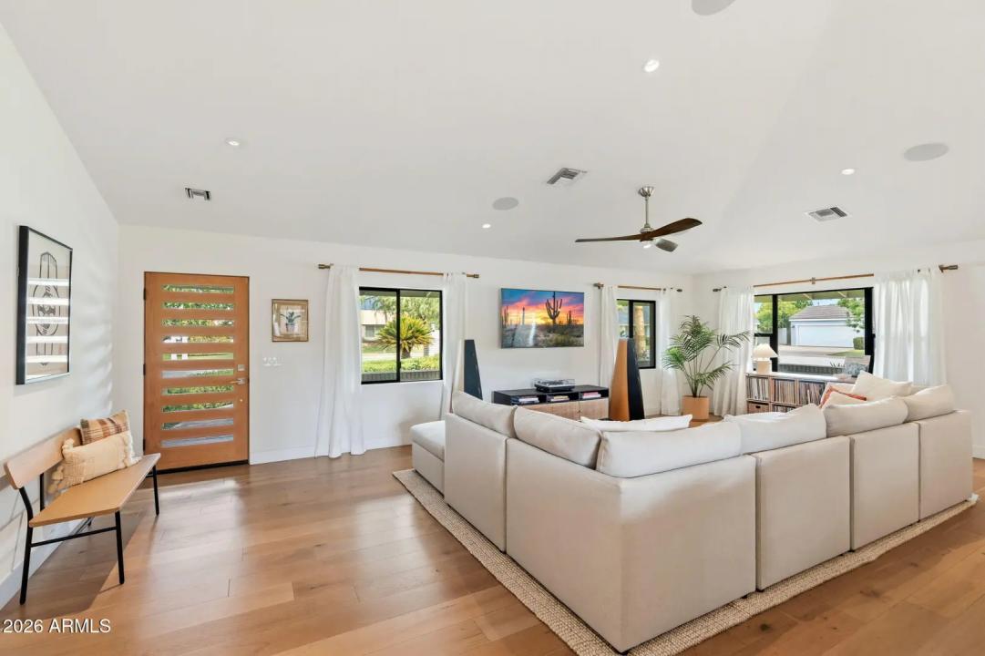 Real Estate Picture 8