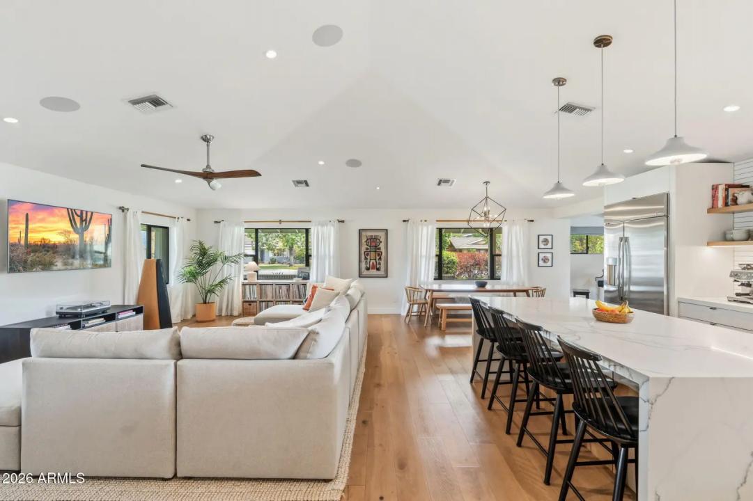 Real Estate Picture 14