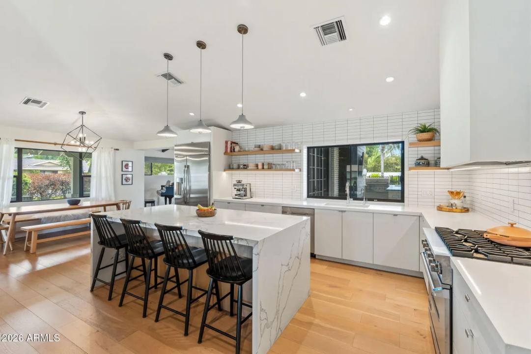 Real Estate Picture 15