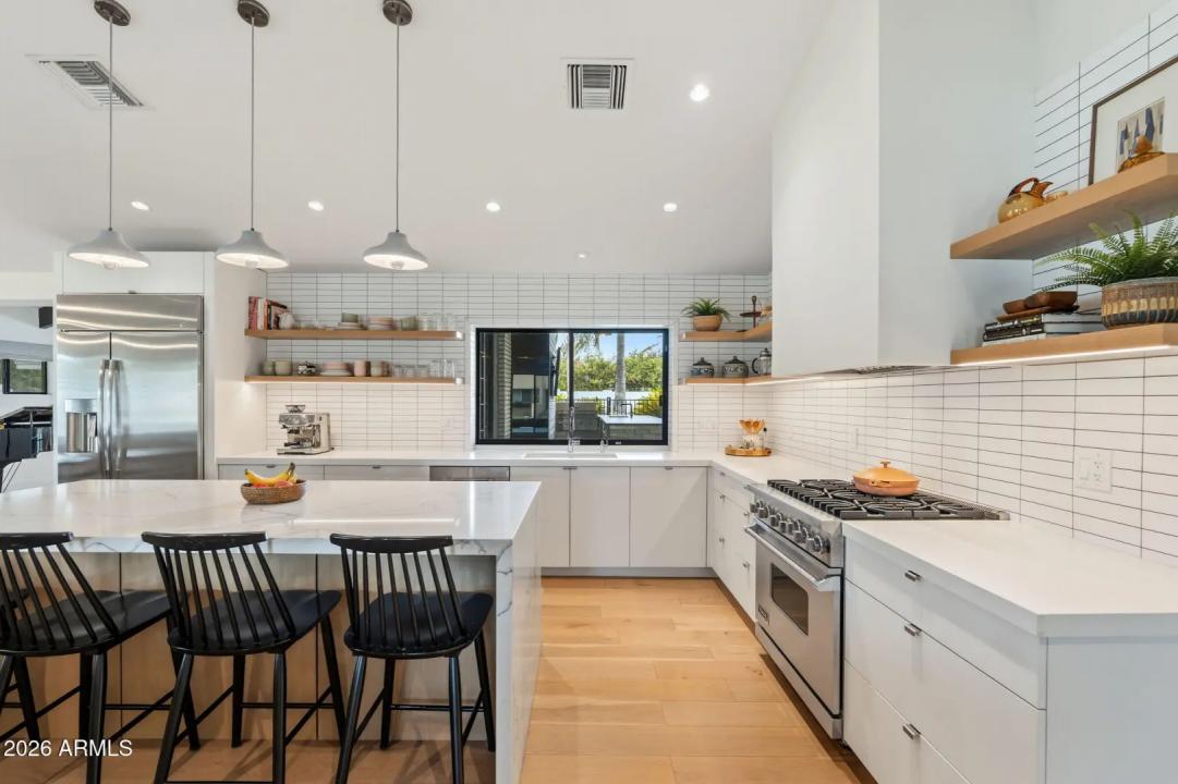 Real Estate Picture 16