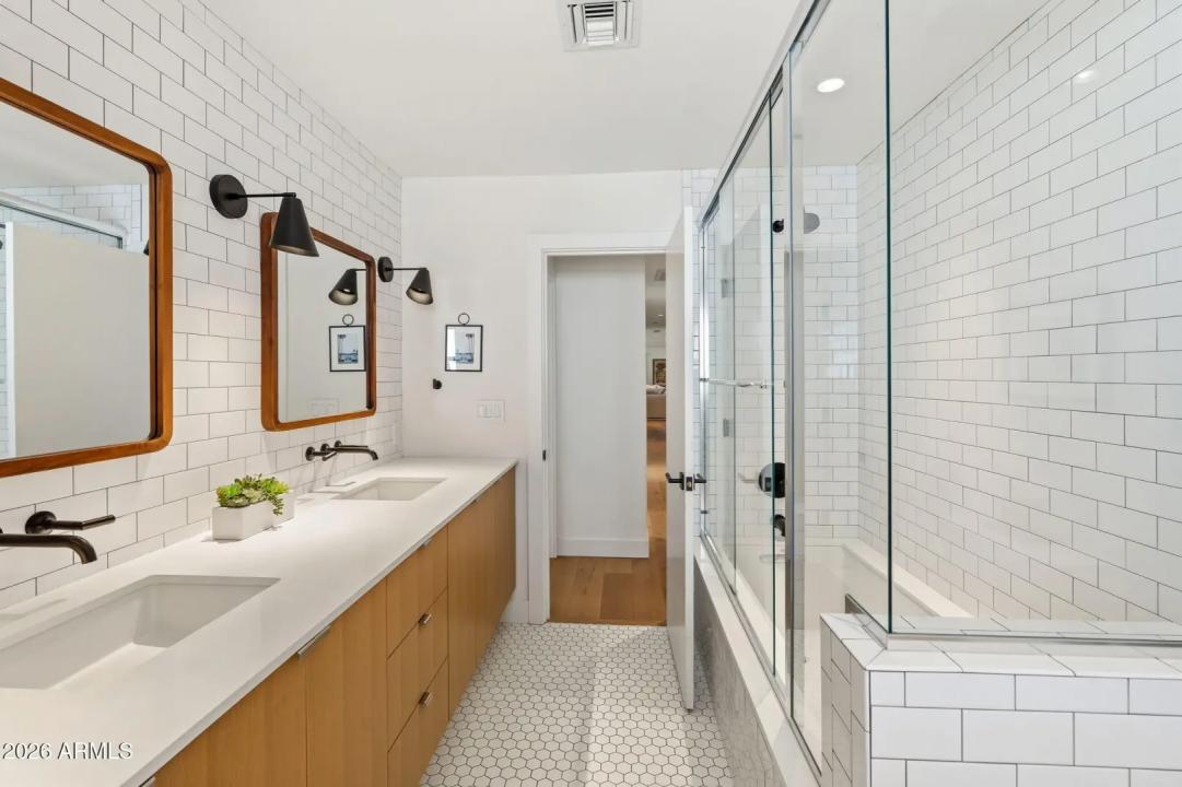 Real Estate Picture 32