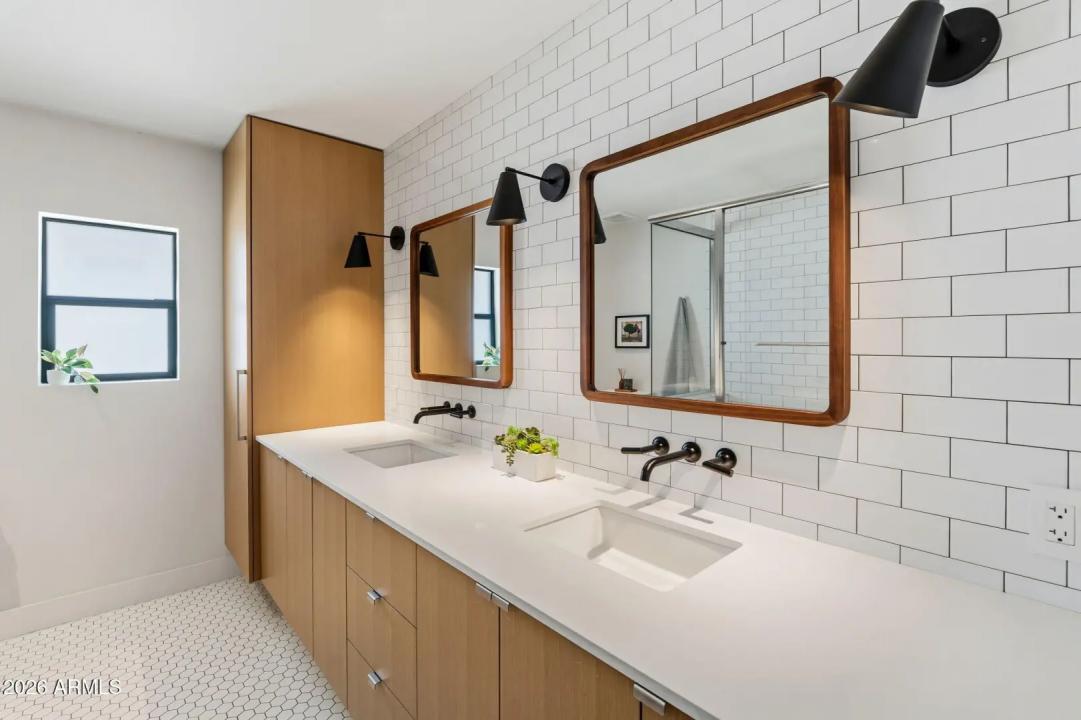 Real Estate Picture 33